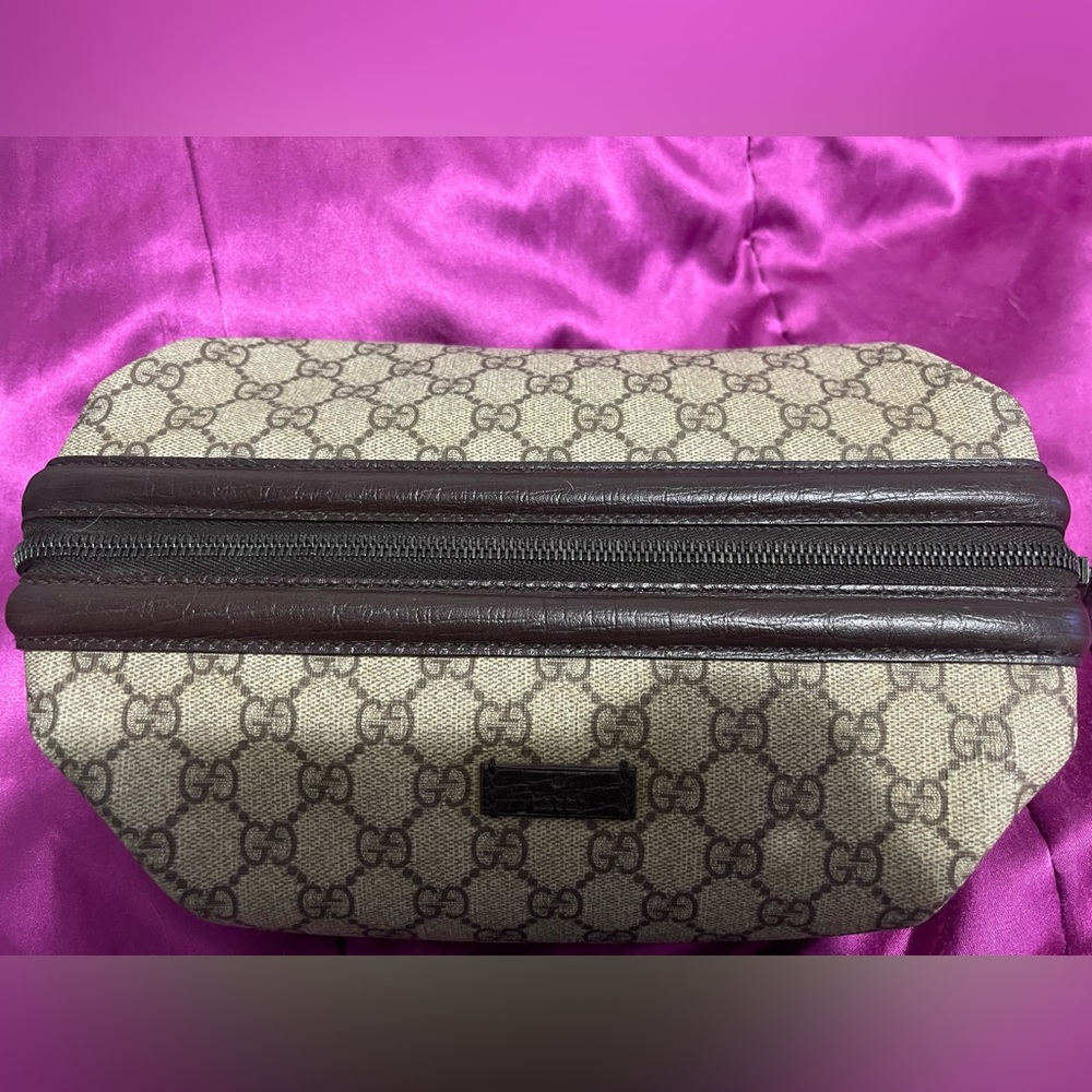 Gucci GG Supreme Tick Makeup/Toiletry Bag - Picture 14 of 17